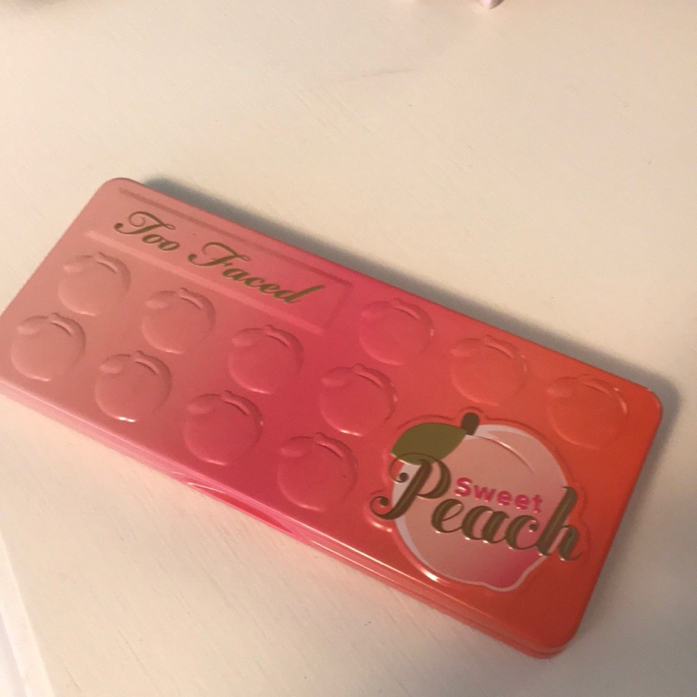 Too Faced Sweet Peach eye shadow pallet